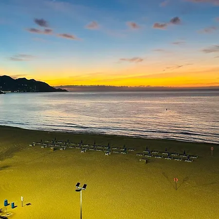 Appartement Esmeralda, Beachfront Poniente, 1st Line Frontal Seaview, Ocean Terrace