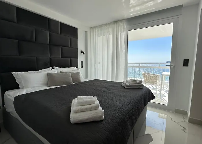 Esmeralda, Beachfront Poniente, 1st Line Frontal Seaview, Ocean Terrace Апартаменты *
